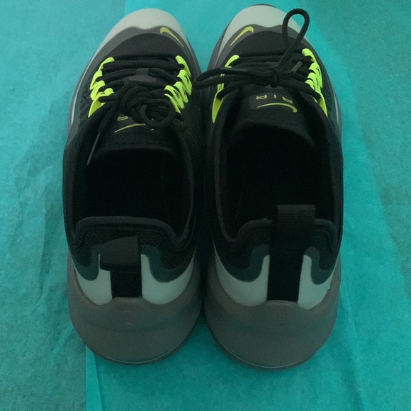 Nike Air Max Youth Size 7 in women’s would be size 9 color Grey Black Neon Green - Picture 4 of 7